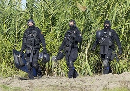 El segundo policía herido en Isla Mayor recibió un disparo en el chaleco antibalas que le rompió las costillas