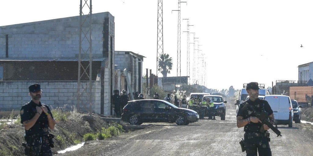 La Policía activa a los GOES para dar caza a los narcos del tiroteo: de Isla Mayor a Villamanrique