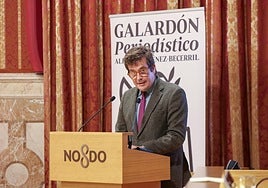 Alfonso J. Ussía recibe el IX Galardón Periodístico Alberto Jiménez-Becerril: «La memoria democrática padece de un alzhéimer institucional que asusta»