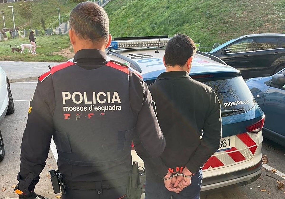Uno de los detenidos en el operativo policial