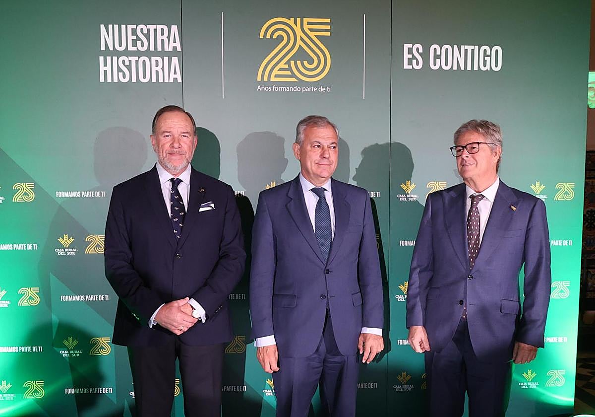 José Luis García-Palacio, José Luis Sanz y Guillermo Téllez, durante la gala del 25 aniversario
