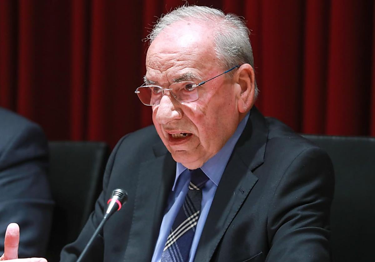 Alfonso Guerra, durante su intervención en la Facultad de Derecho