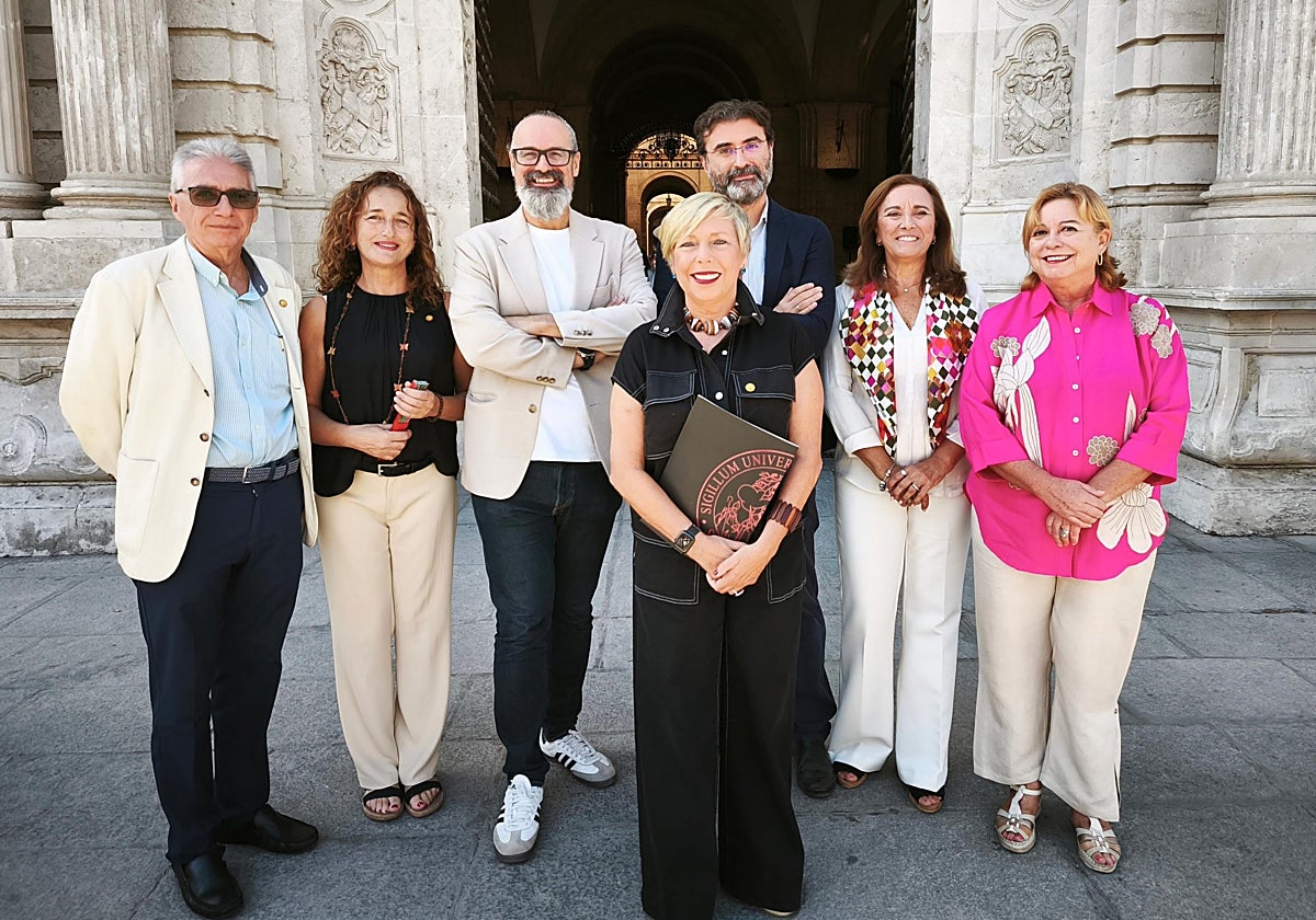 Carmen Vargas, junto a parte de su equipo