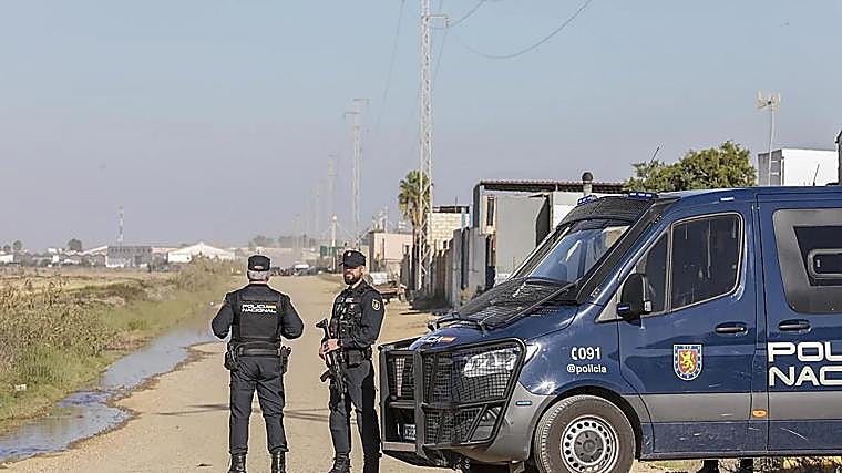 Isla Mayor, entre la ley del silencio y el estigma del narco