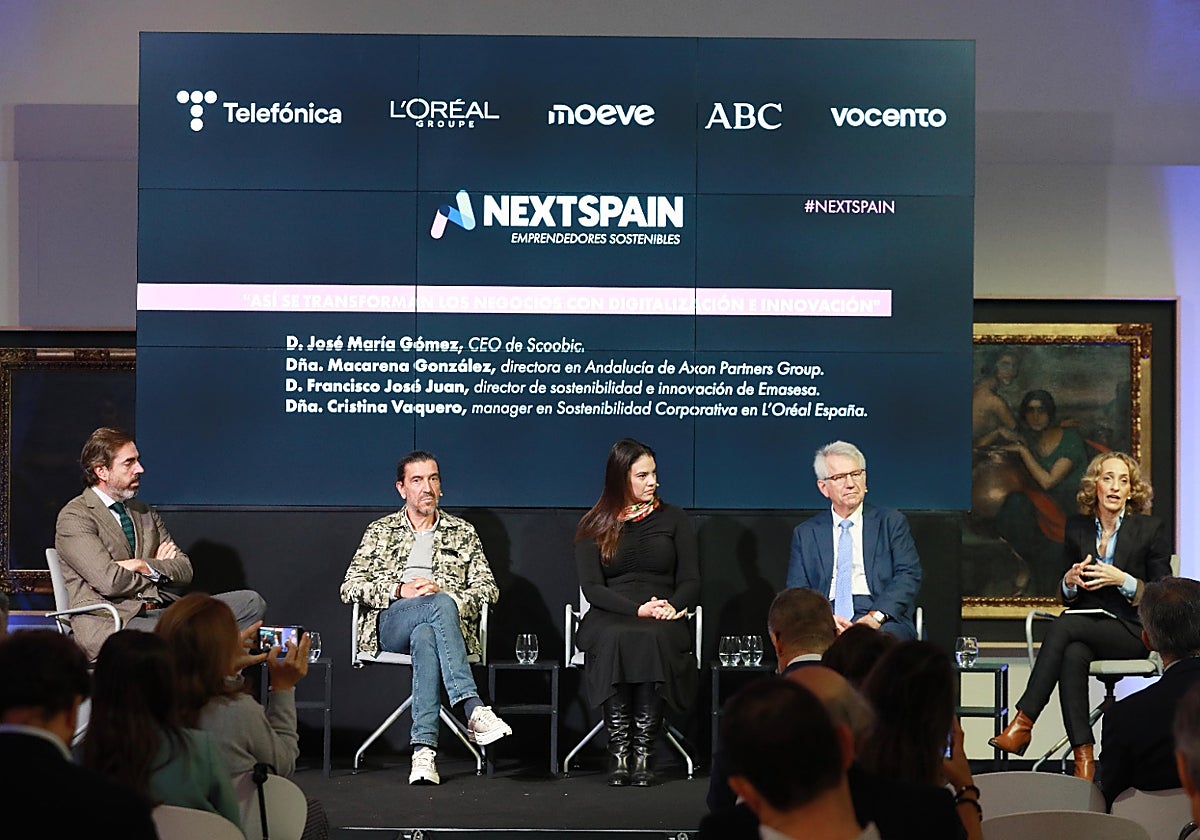 Mesa redonda para debatir sobre la transformación de los negocios con digitalización e innovación