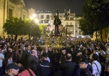 La Policía Nacional dejó de ir delante de los pasos fuera de la Semana Santa de Sevilla al no considerarlo su competencia