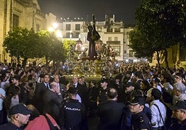 La Policía Nacional dejó de ir delante de los pasos fuera de la Semana Santa de Sevilla al no considerarlo su competencia