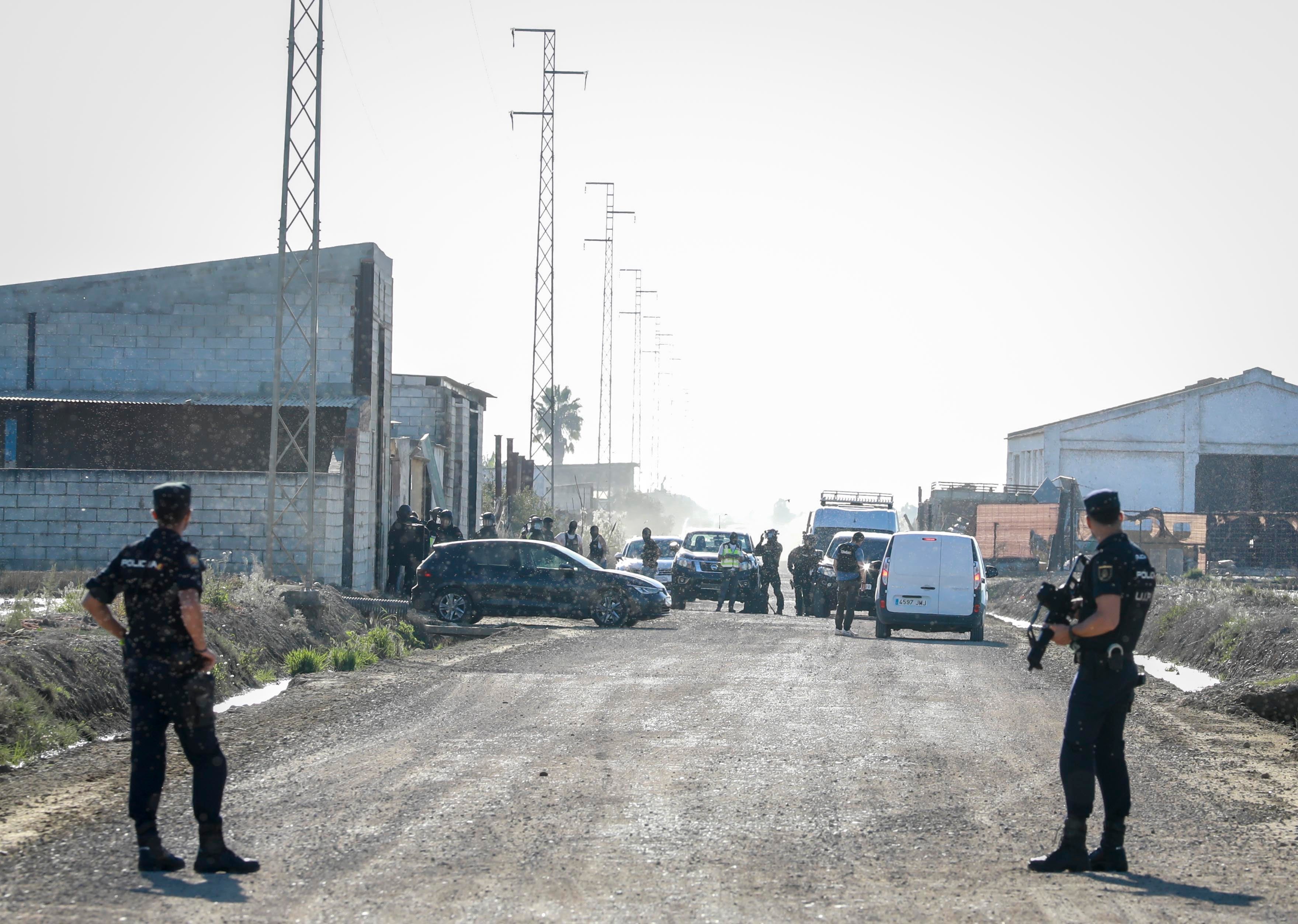 Isla Mayor, entre la ley del silencio y el estigma del narco, en imágenes