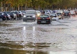 Rescatan a varios pasajeros de vehículos atrapados por inundaciones en Castilblanco de los Arroyos