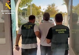 La Guardia Civil detiene a un vecino de San Juan de Aznalfarache por robos en varios domicilios de la zona