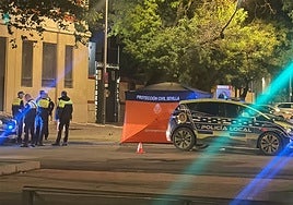 Muere un motorista tras sufrir un accidente en la avenida Carlos V de Sevilla