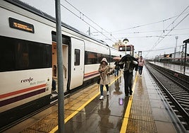 Una incidencia en la catenaria impide la circulación de trenes entre Lora del Río y Dos Hermanas
