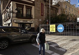 Primer día sin coches en la calle Laraña: las obras del tranvibús dejan algunas complicaciones pero no caos