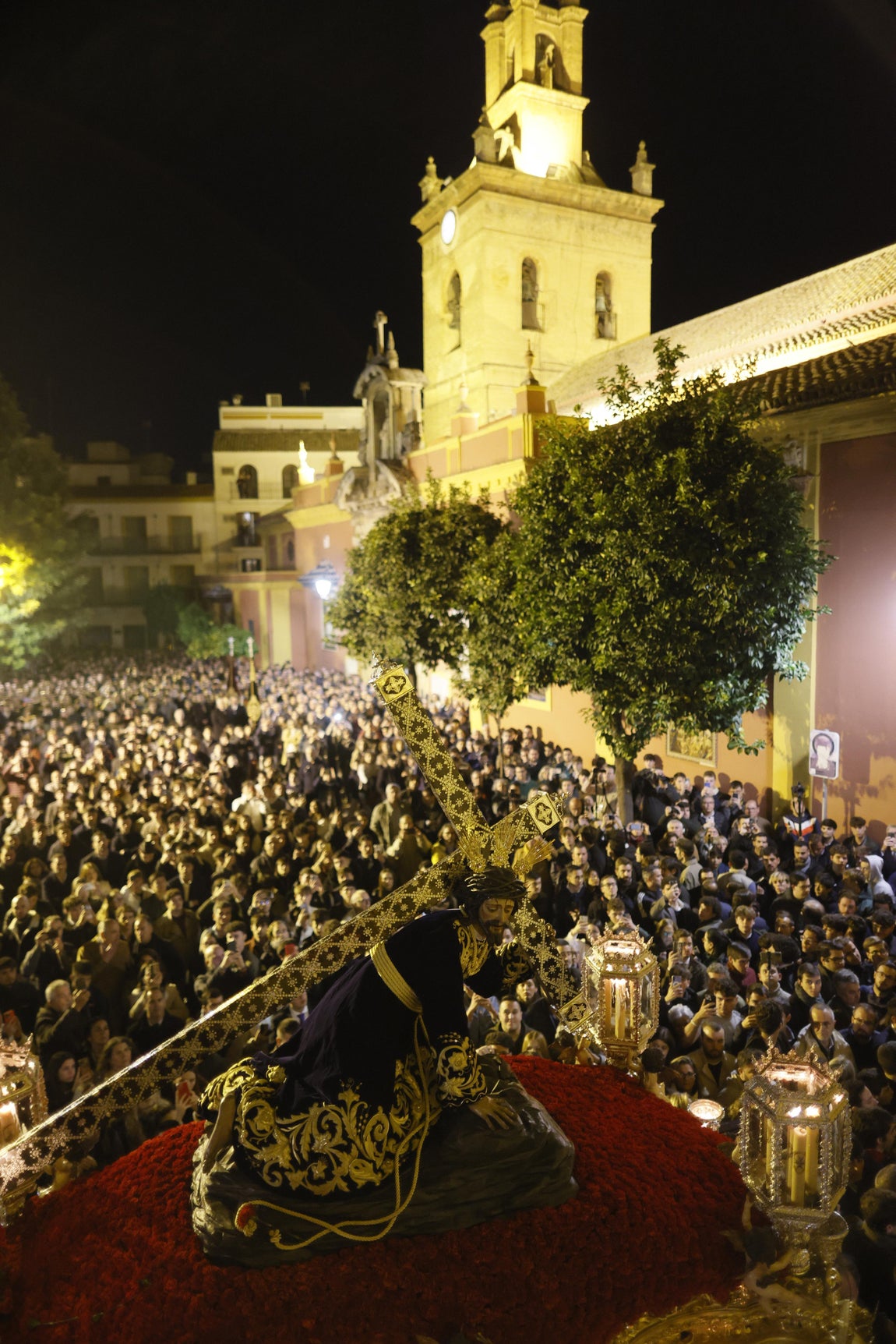 En imágenes, la salida extraordinaria del Señor de las Penas