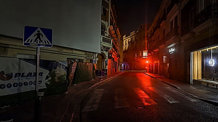 Denuncian un sabotaje en el alumbrado público que dejó 80 calles del Norte de Sevilla apagadas