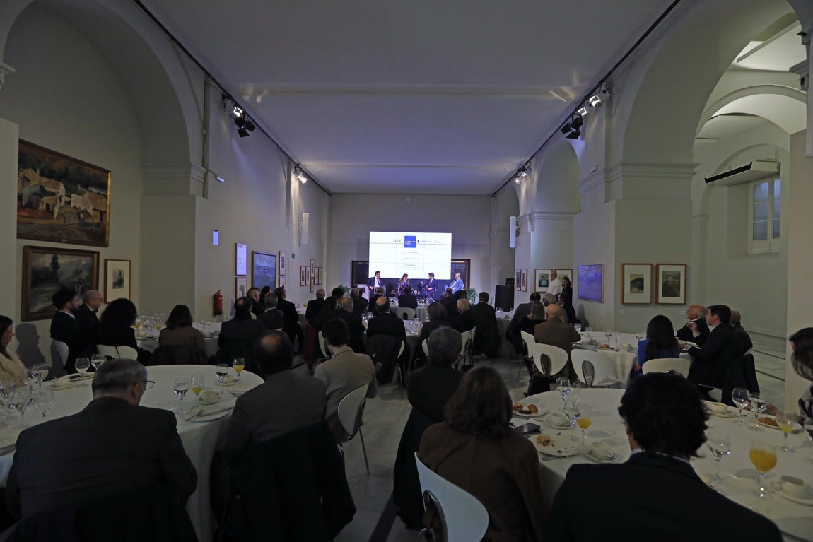 Asistentes a la presentación de la revista I+D+I