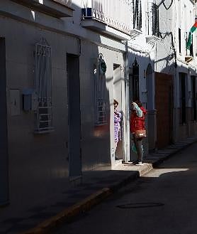 Imagem Secundária 2 – Vizinhos de Los Corrales nas ruas da cidade. 