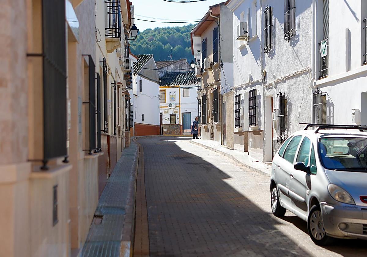 Viaje al pueblo sevillano de Paqui, la mujer de Santos Cerdán: «Robar se ha puesto de moda»