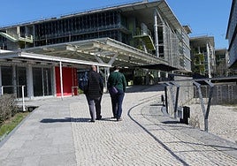 Cox deja en un mes uno de los dos edificios que ocupa en Palmas Altas y prepara su marcha en un año