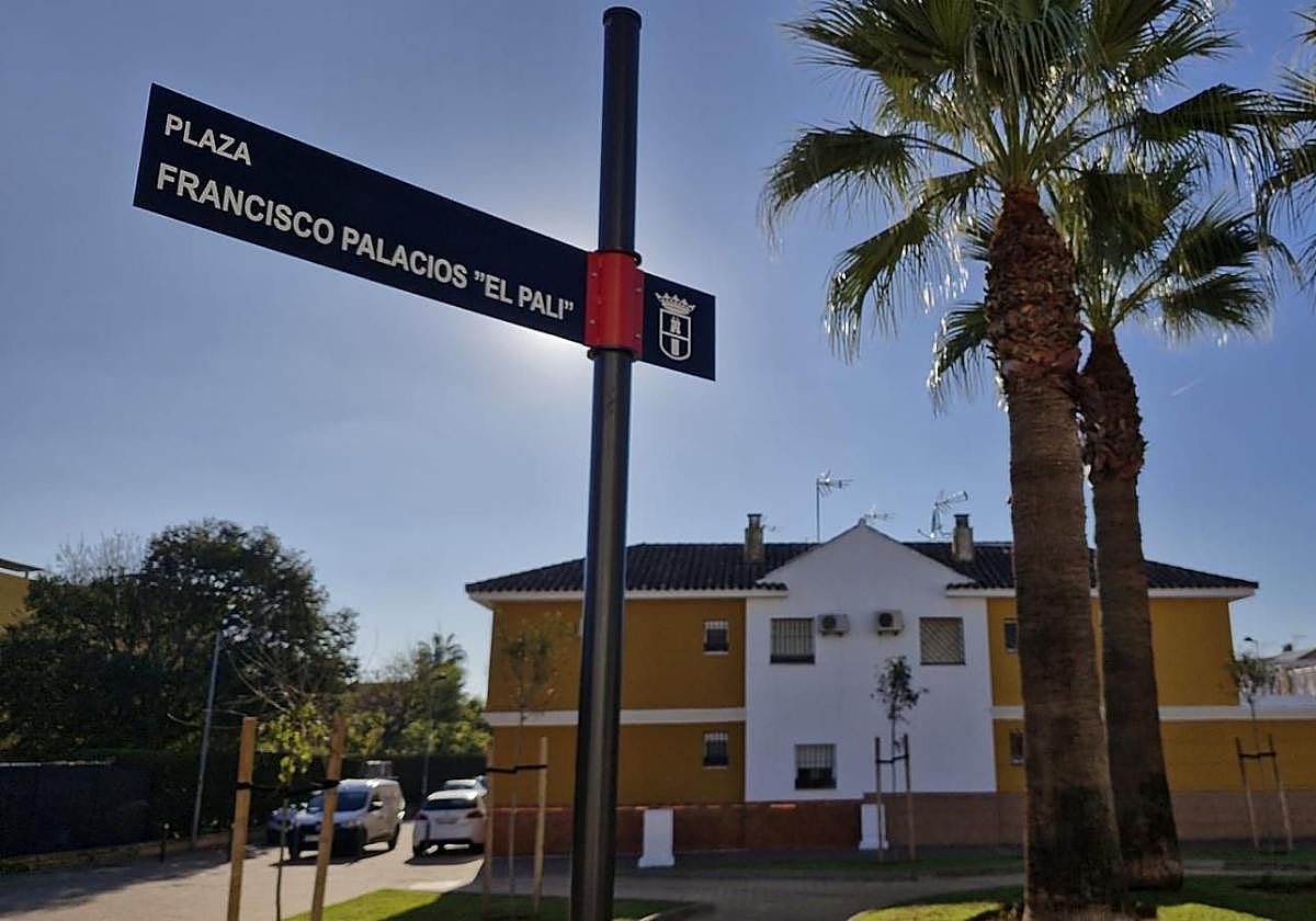 Plaza de Dos Hermanas dedicada a El Pali
