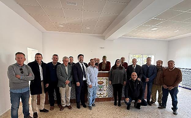 The commanders, soldiers, mayor and deputy are in the canteen area where they keep the tiles with the powder keg shield