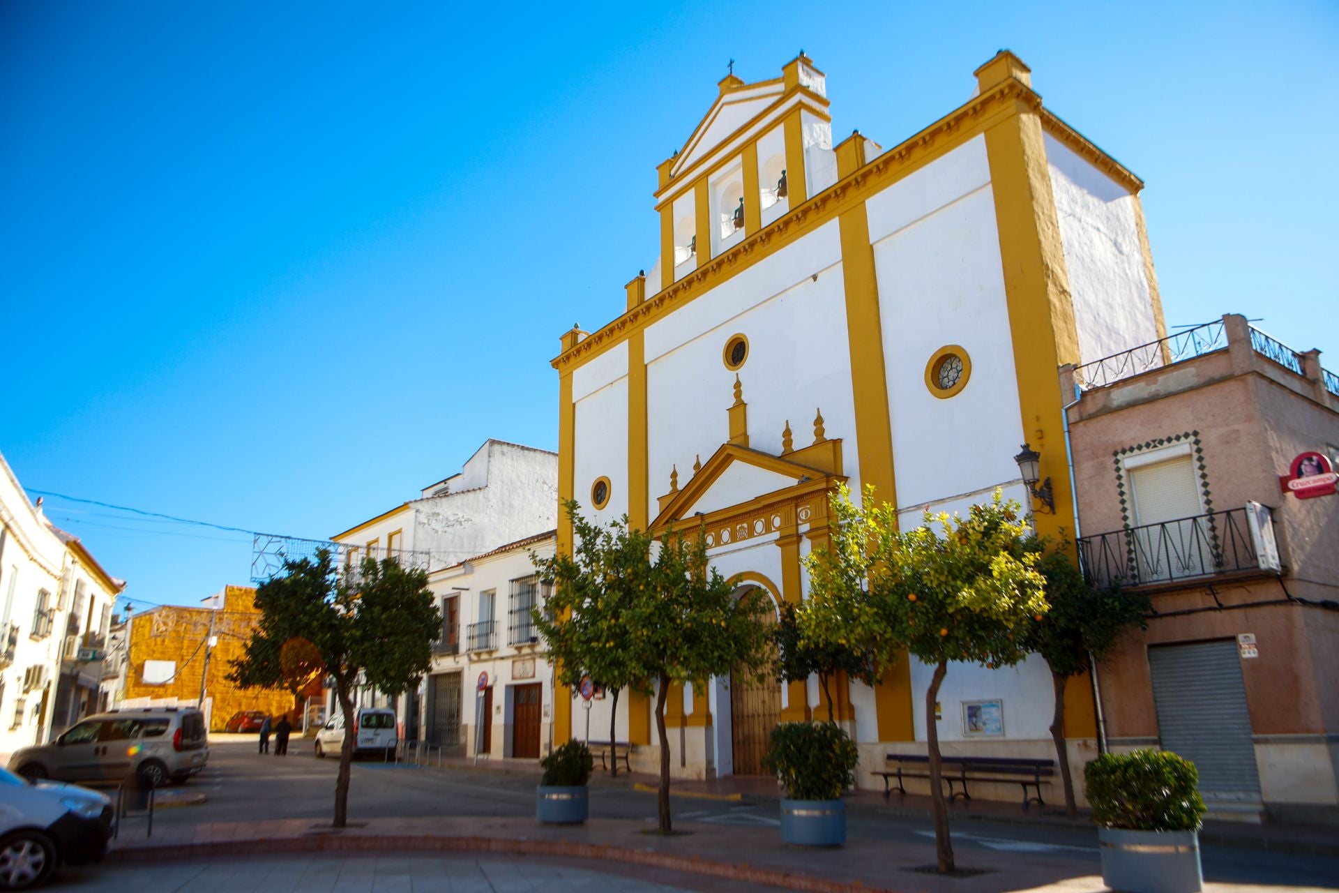 Viaje al pueblo sevillano de Paqui, la mujer de Santos Cerdán, en imágenes