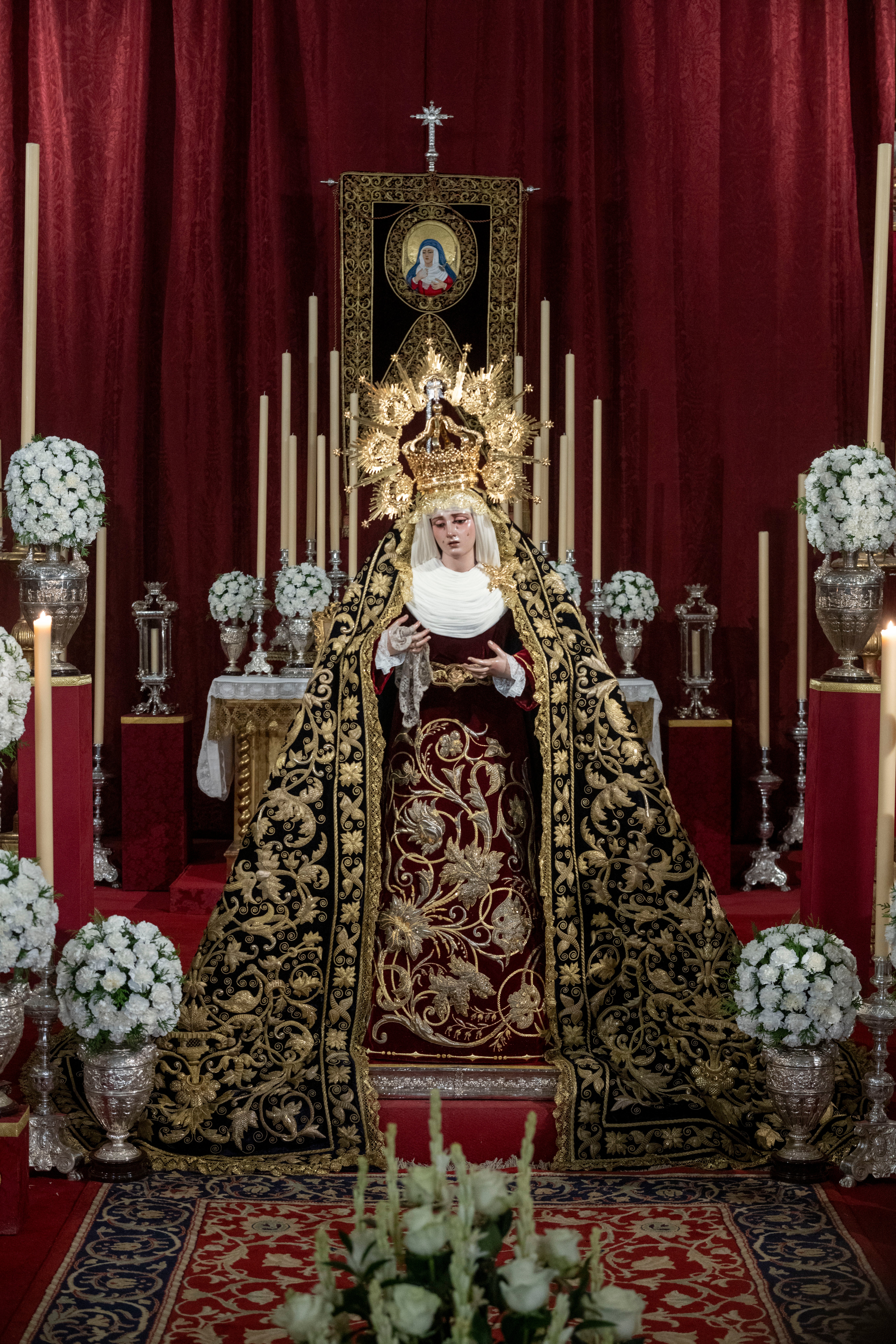 El besamanos de la Caridad del Baratillo y Presentación del Calvario, en imágenes