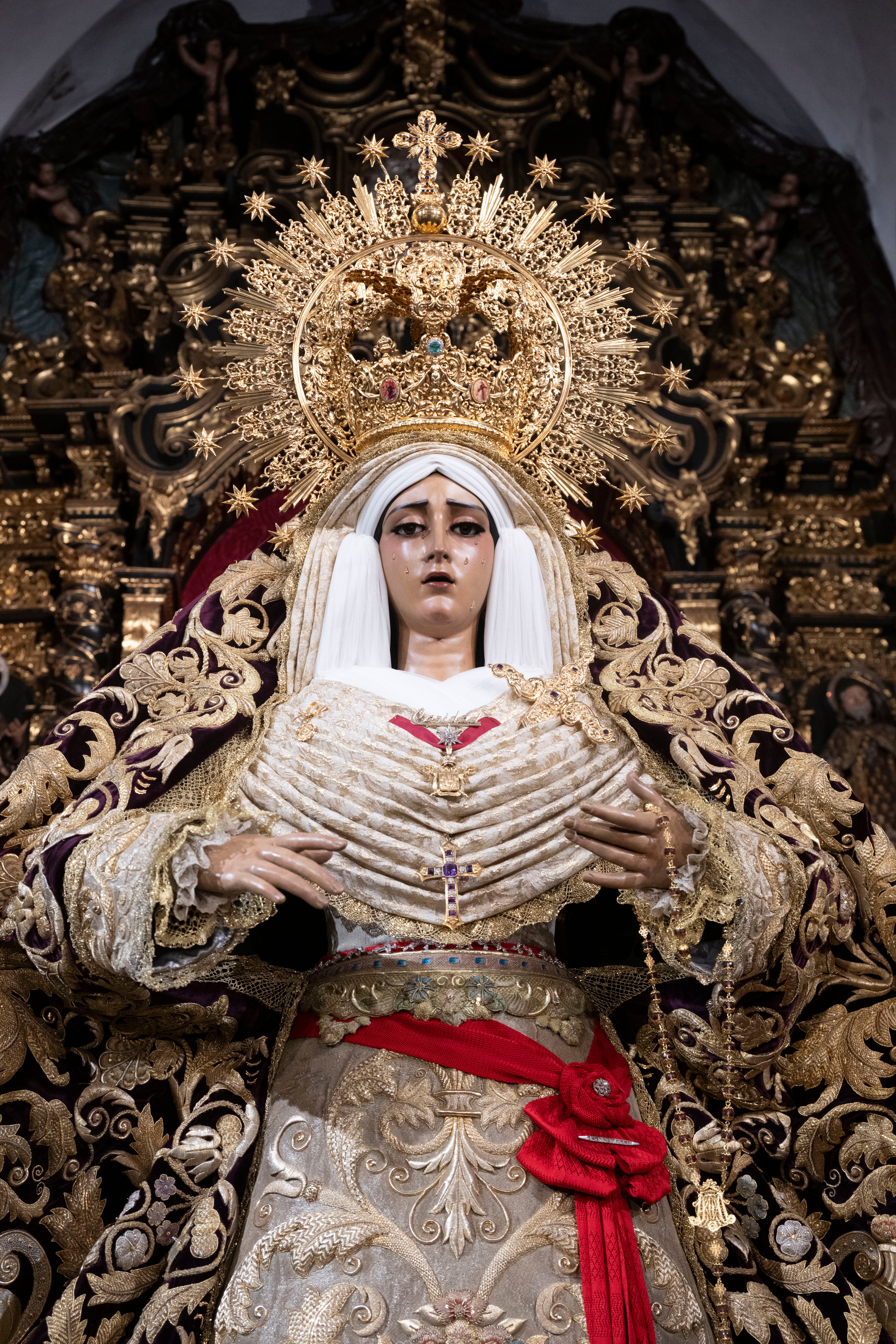 El besamanos de la Caridad del Baratillo y Presentación del Calvario, en imágenes