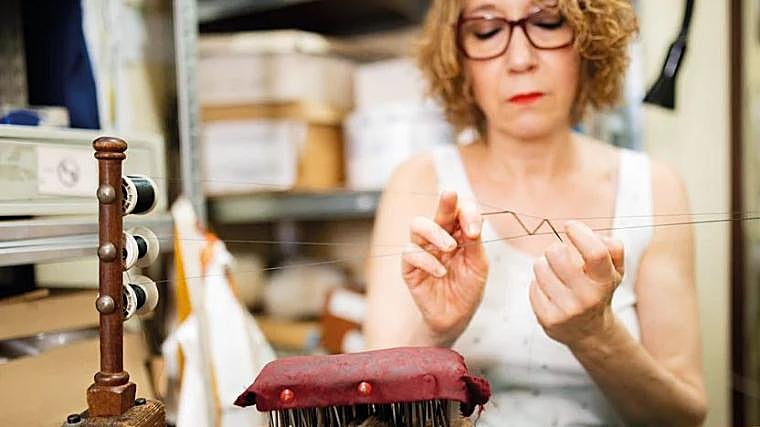 El libro cuenta con fotografías a todo color de Javier Callejas