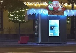 Un kiosco de Sevilla se ha convertido en la casa de Papá Noel: «Seguimos siendo el alma del barrio»