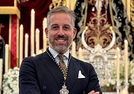 Leandro González, nuevo vestidor de la Virgen del Carmen