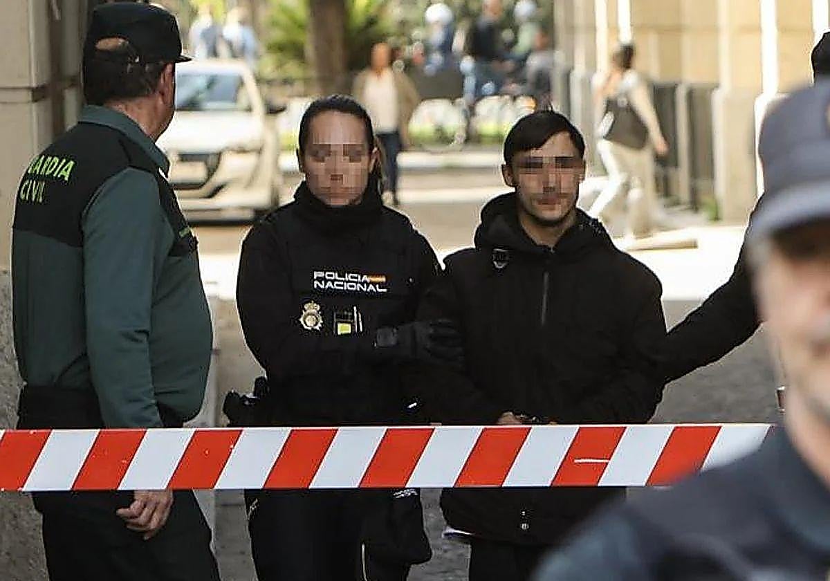 Uno de los detenidos por el asesinato de Reda en los juzgados del Prado