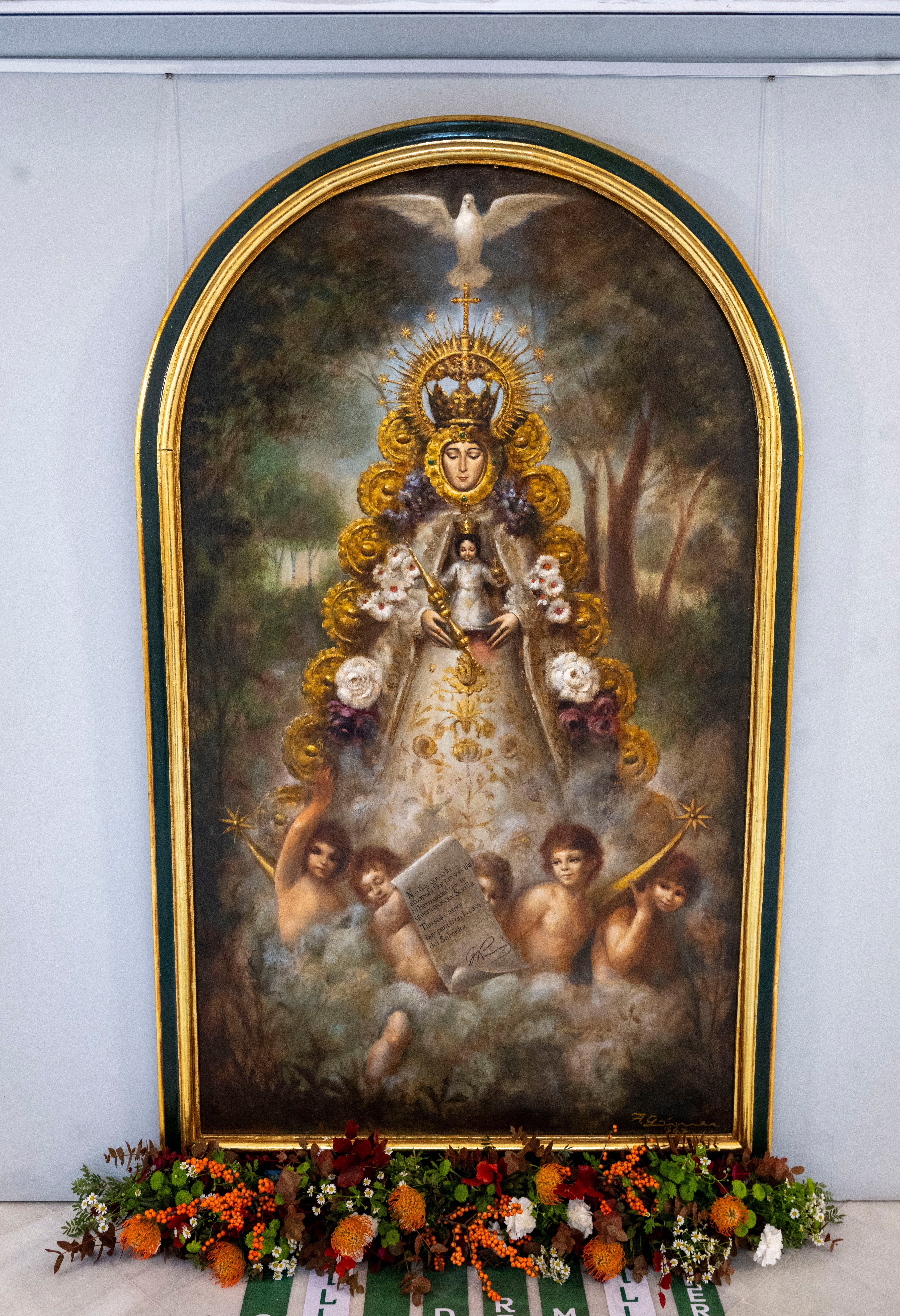 La exposición del Rocío de Sevilla en el Ayuntamiento, en imágenes