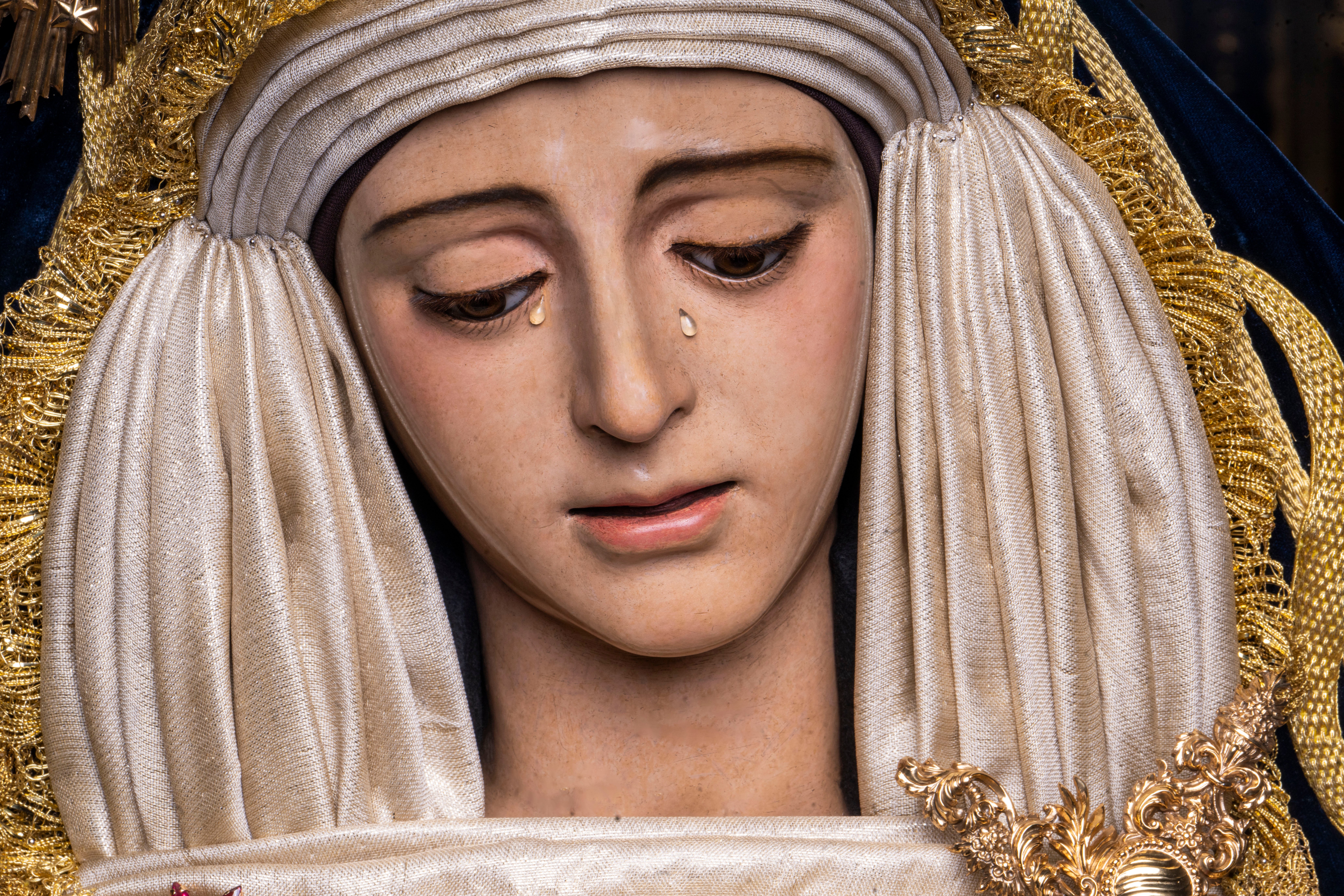 La reposición al culto de los titulares de los Panaderos, en imágenes