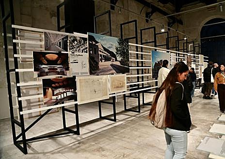 Imagen secundaria 1 - Fotos de la exposición sobre la trayectoria de José María García de Paredes organizada por la Consejería de Fomento que puede verse en la Fábrica de Artillería hasta el 18 de enero
