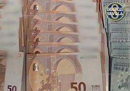 Se busca al dueño de un sobre con dinero extraviado en una calle de Sevilla