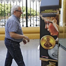 Francisco y David Arquillo entrando en la basílica de la Macarena el 21 de junio