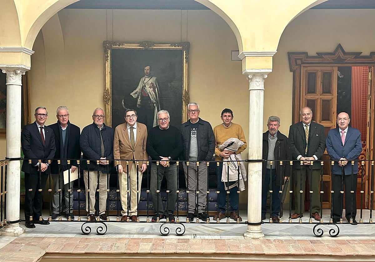 Miembros del Consejo Asesor de Adepa, junto a los homenajeados de la II edición de sus premios