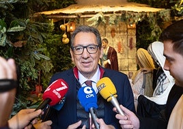 Antonio Pulido en la inauguración del belén de Navidad de la Fundación Cajasol, este viernes