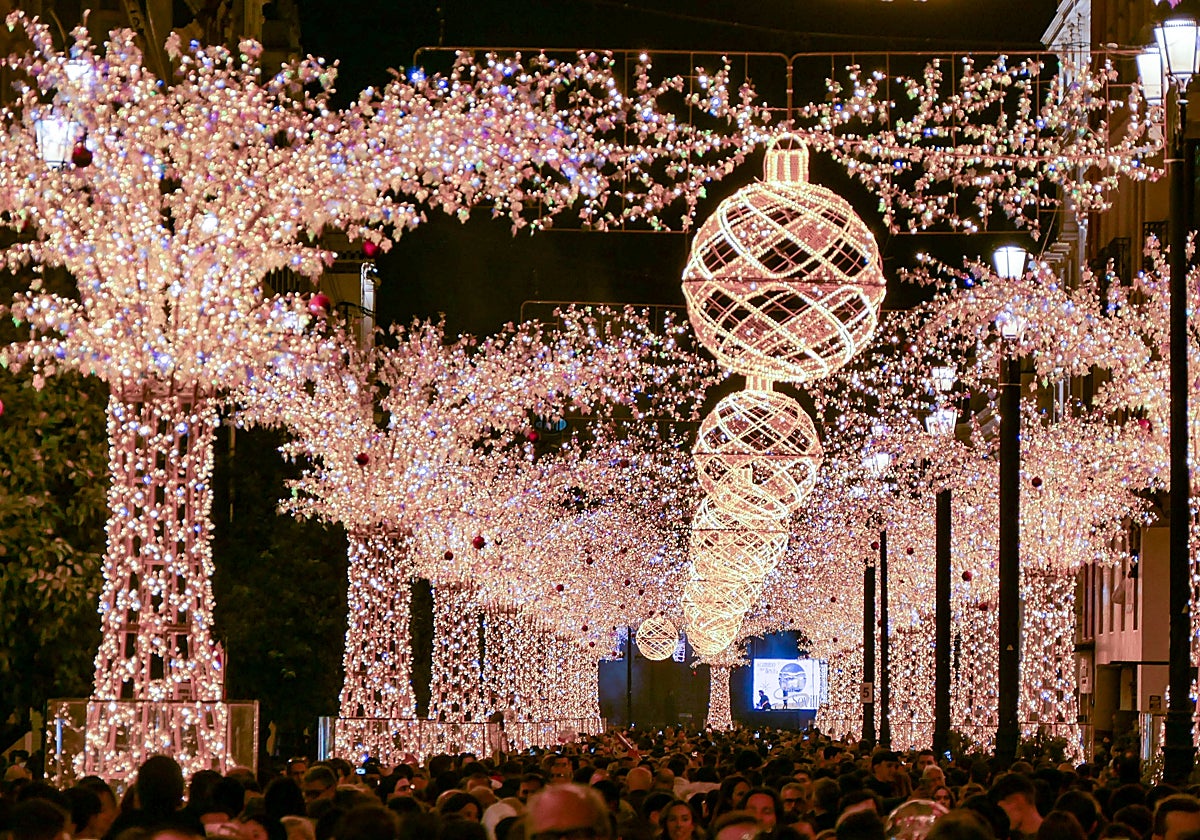 Iluminación navideña en la Avenida de la Constitución