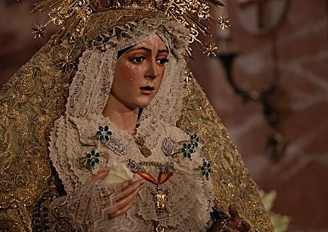 Imagen secundaria 1 - La Macarena vuelve al culto en la basílica tras la restauración