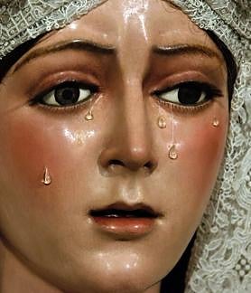 Imagen secundaria 2 - La Macarena vuelve al culto en la basílica tras la restauración