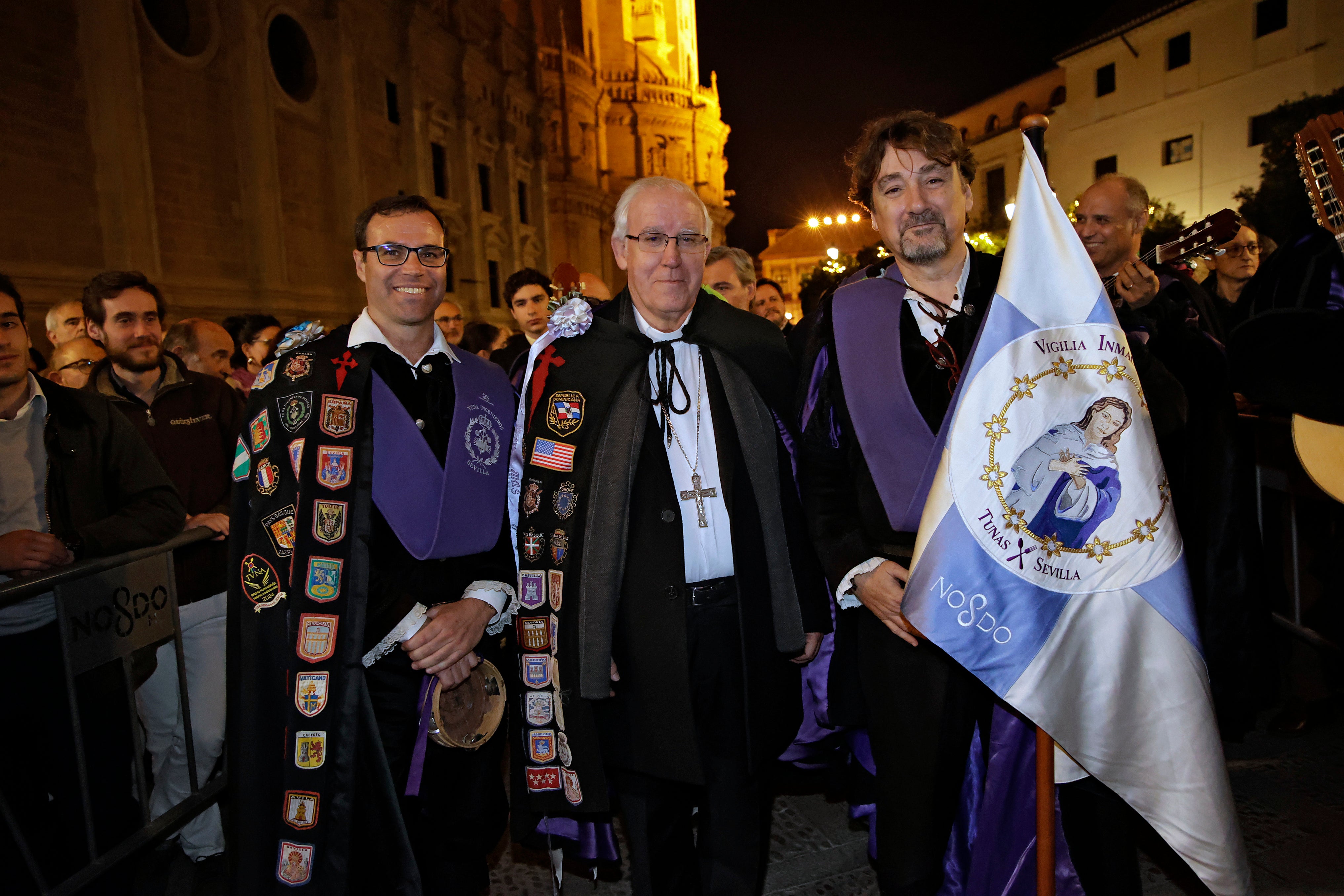 En imágenes, las tunas universitarias en el monumento de la Inmaculada