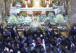 El poema que Rafa Serna le escribió a la Macarena en 20 centros de flores