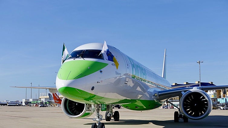 La aerolínea Binter pone a la venta billetes de Sevilla a Canarias desde 56 euros