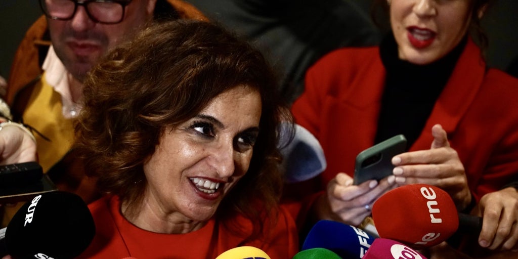 María Jesús Montero se desmarca de Vicente Fernández: «No tengo ni idea de lo que estaba haciendo este señor»