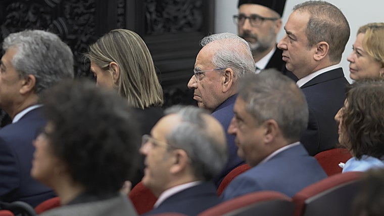 Alfonso Guerra was present at the inauguration ceremony of Carmen Vargas