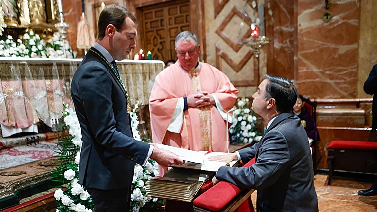 Fernando Fernández Cabezuelo takes oath as Macarena's older brother