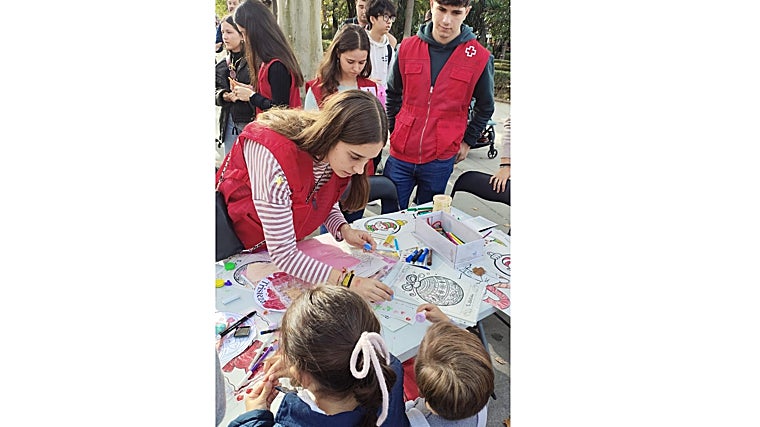 Volunteer 2nd year Baccalaureate students at the Europa International School participate in a solidarity activity with the Red Cross