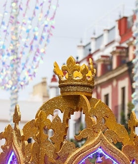 Imagem Secundária 2: Crianças de Sevilha entregando cartas ao Arauto.